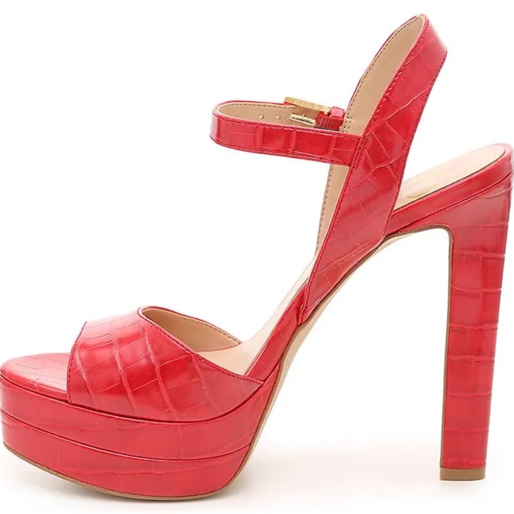 Jennifer Lopez, Red Croc High Heel
